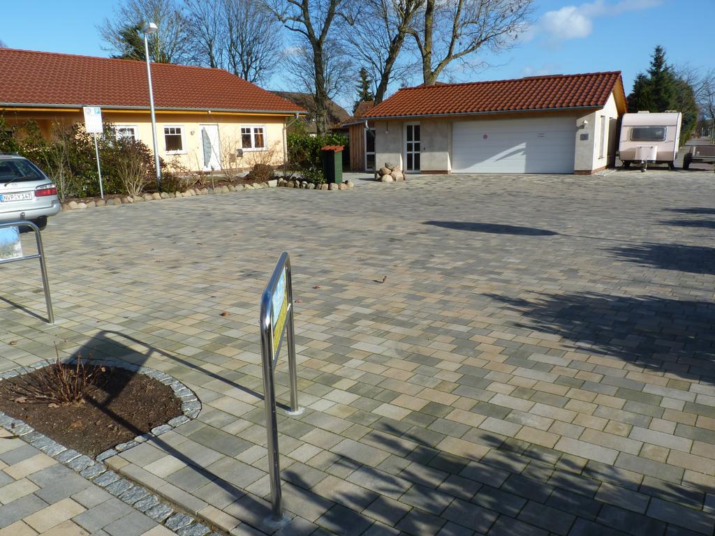 Cafe Und Pension Blohm Greifswald Eksteriør billede